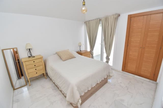 Apartamento de 3 habitaciones en Los Boliches , Fuengirola en venta con piscina - 635.500 € (Ref: 9875940)