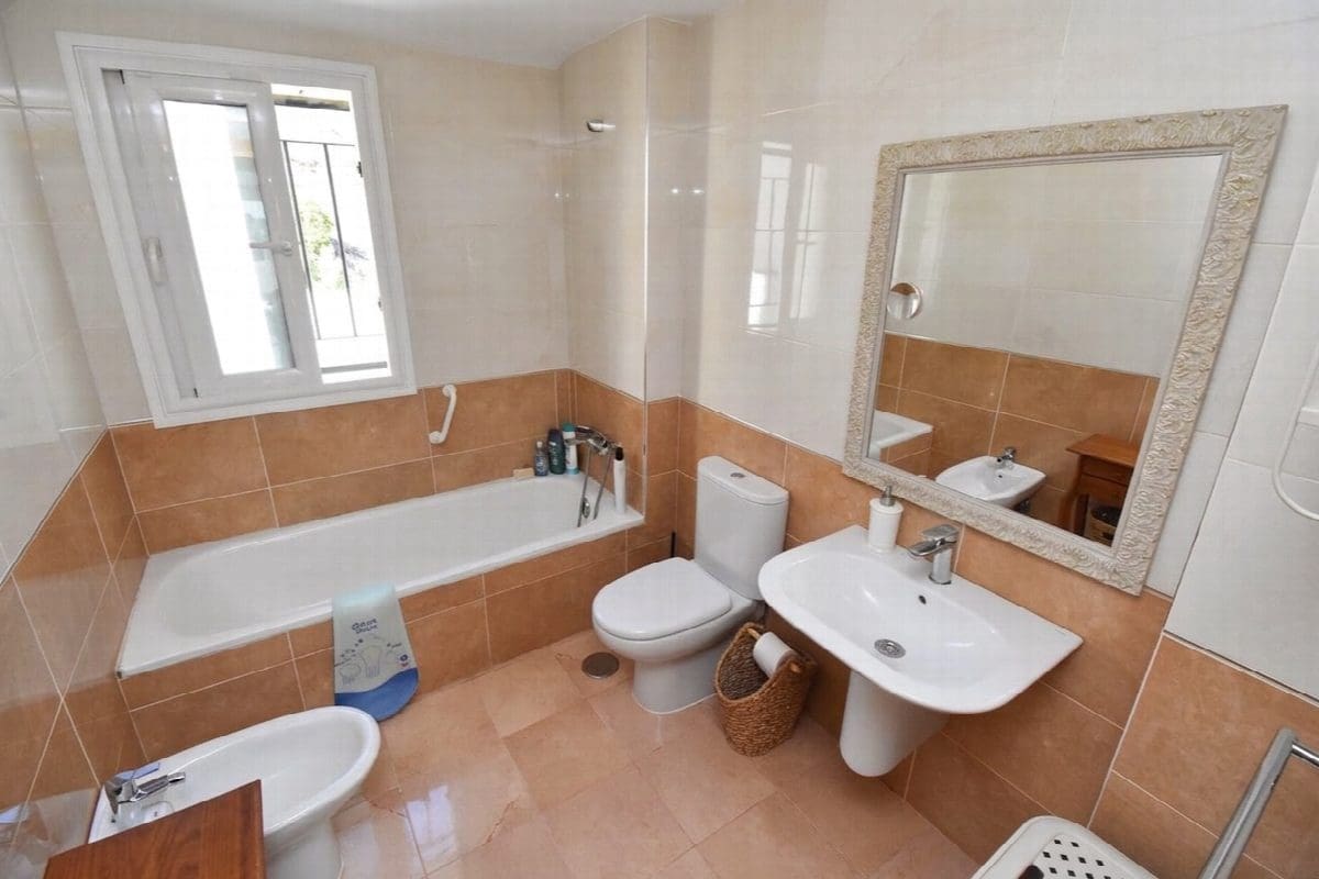 3 soveværelse Lejlighed til salg i Fuengirola med swimmingpool - € 635.500 (Ref: 9875940)
