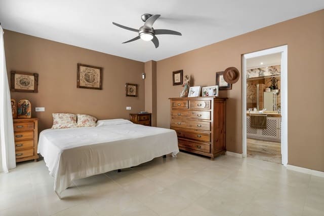 3 soverom Leilighet til salgs i Los Naranjos, Marbella med svømmebasseng - € 630 000 (Ref: 9875943)