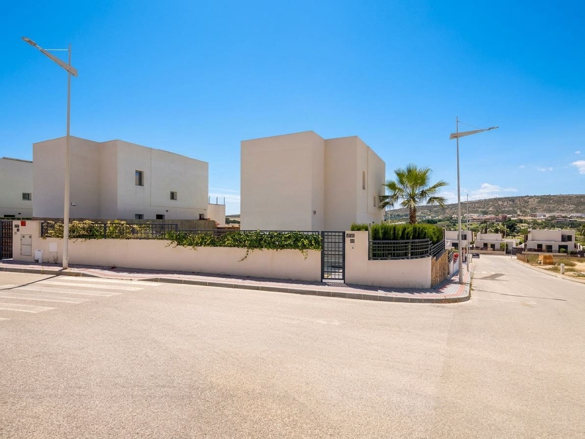 4 Zimmer Villa zu verkaufen in Algorfa mit Pool - 669.000 € (Ref: 9875945)