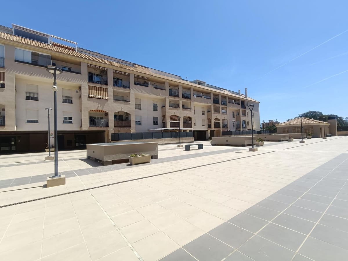 2 bedroom Apartment for sale in San Luis de Sabinillas with pool - € 255,000 (Ref: 9878239)