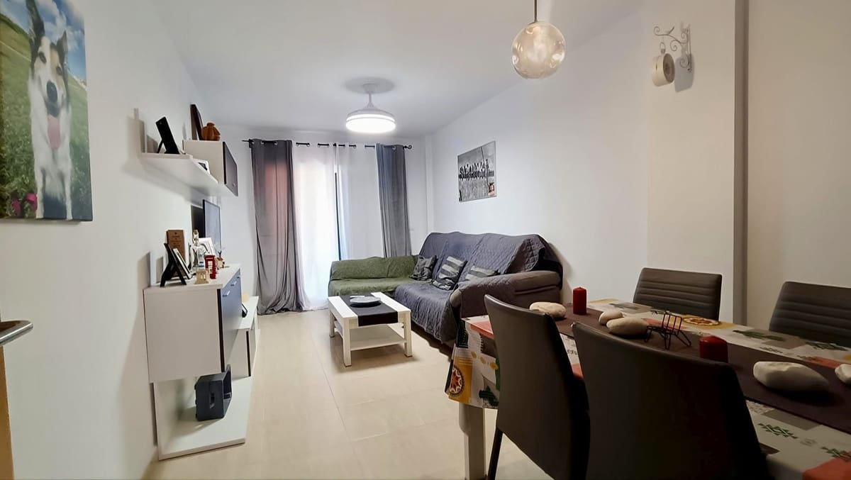 2 bedroom Apartment for sale in San Luis de Sabinillas with pool - € 255,000 (Ref: 9878239)
