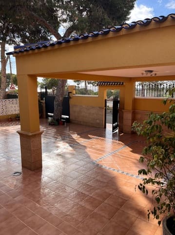 3 soverom Kjedet enebolig til salgs i Orihuela med garasje - € 547 000 (Ref: 9878242)