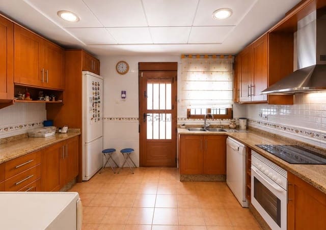 3 soverom Kjedet enebolig til salgs i Orihuela med garasje - € 547 000 (Ref: 9878242)