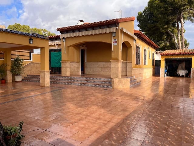 3 soverom Kjedet enebolig til salgs i Orihuela med garasje - € 547 000 (Ref: 9878242)