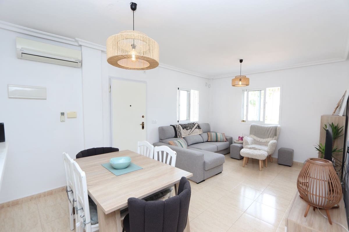 3 slaapkamer Halfvrijstaande villa te koop in Playa Flamenca met zwembad garage - € 310.000 (Ref: 9878250)