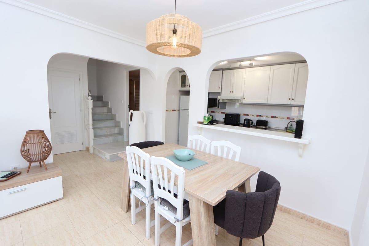 3 slaapkamer Halfvrijstaande villa te koop in Playa Flamenca met zwembad garage - € 310.000 (Ref: 9878250)