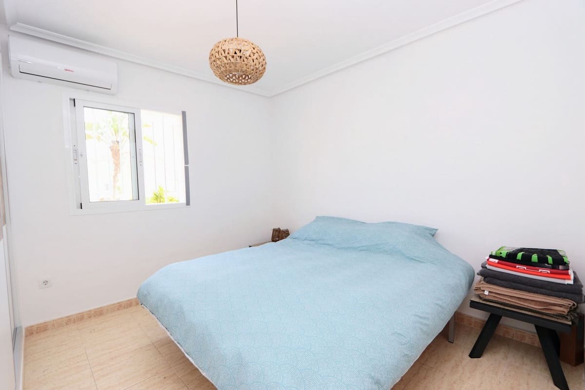 3 slaapkamer Halfvrijstaande villa te koop in Playa Flamenca met zwembad garage - € 310.000 (Ref: 9878250)