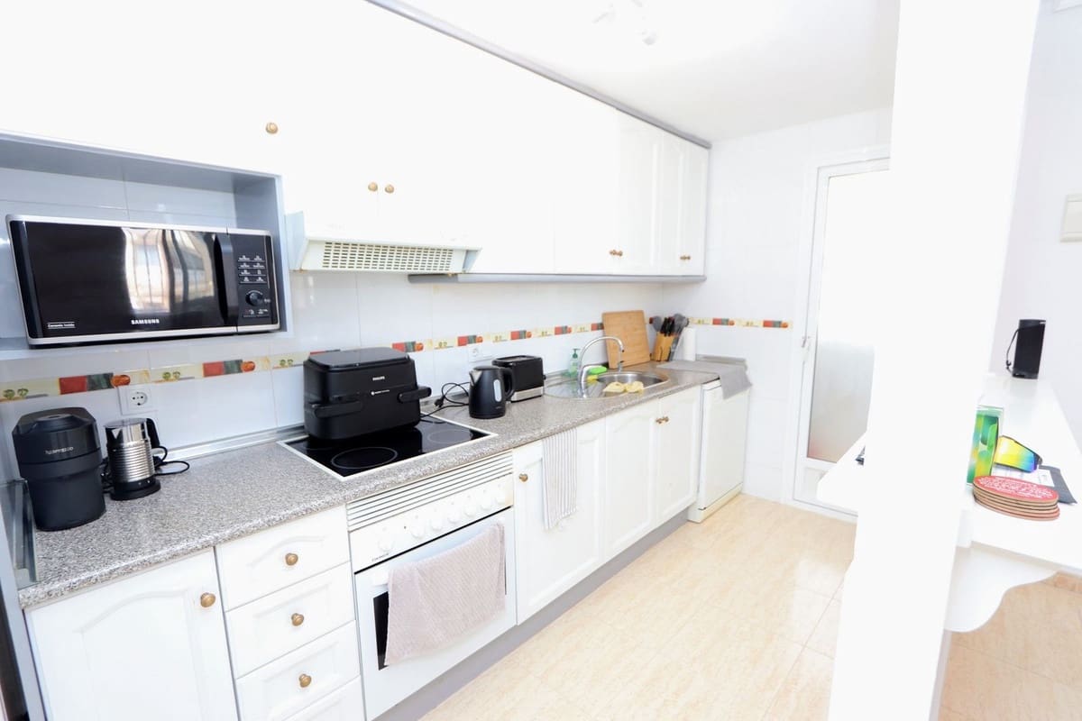 3 slaapkamer Halfvrijstaande villa te koop in Playa Flamenca met zwembad garage - € 310.000 (Ref: 9878250)