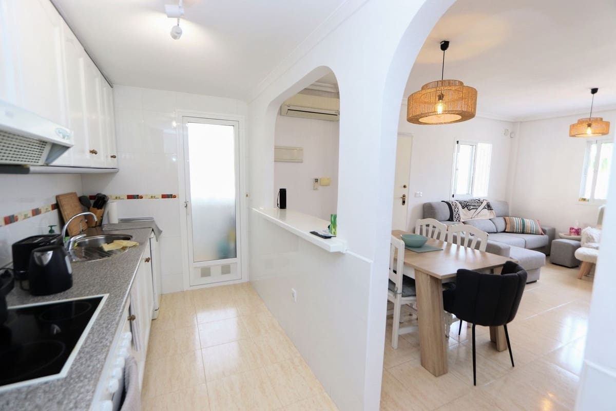 3 slaapkamer Halfvrijstaande villa te koop in Playa Flamenca met zwembad garage - € 310.000 (Ref: 9878250)