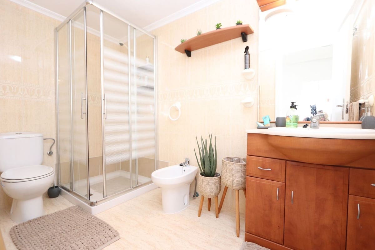 3 slaapkamer Halfvrijstaande villa te koop in Playa Flamenca met zwembad garage - € 310.000 (Ref: 9878250)