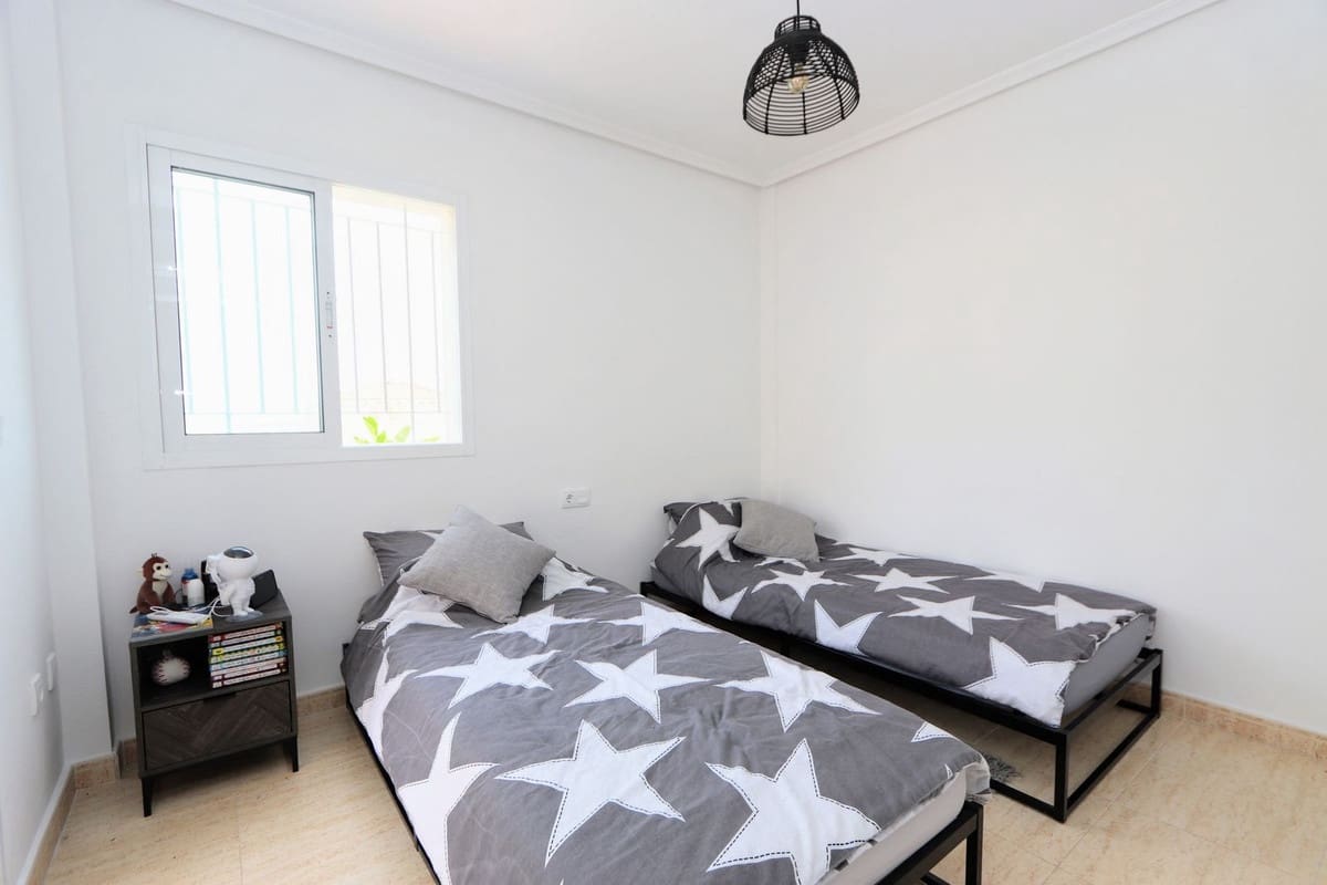 3 slaapkamer Halfvrijstaande villa te koop in Playa Flamenca met zwembad garage - € 310.000 (Ref: 9878250)