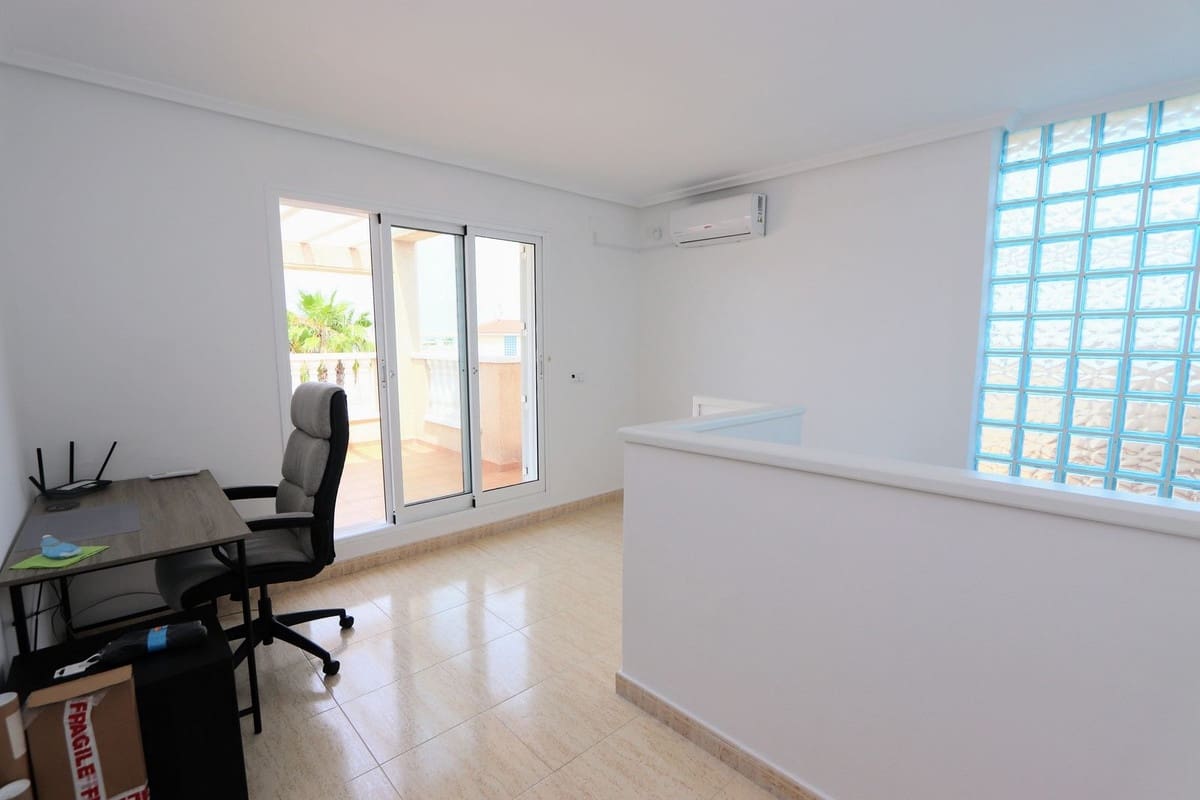 3 slaapkamer Halfvrijstaande villa te koop in Playa Flamenca met zwembad garage - € 310.000 (Ref: 9878250)