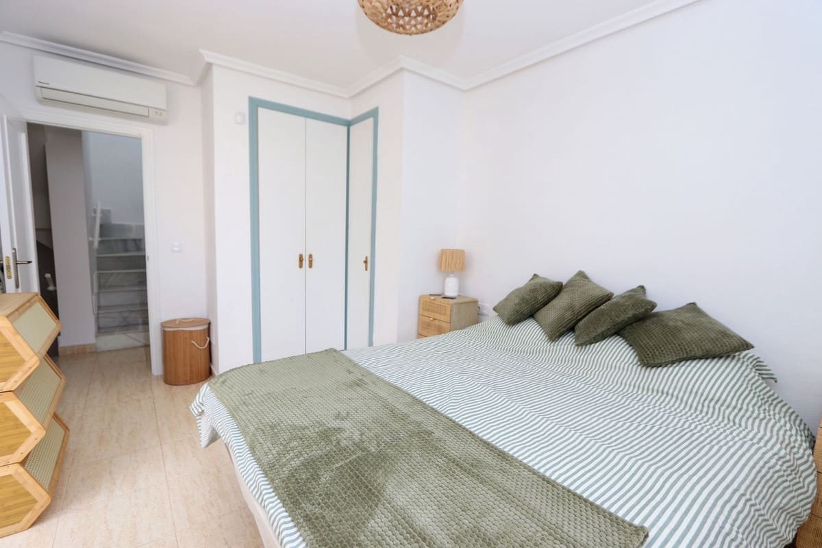 3 slaapkamer Halfvrijstaande villa te koop in Playa Flamenca met zwembad garage - € 310.000 (Ref: 9878250)