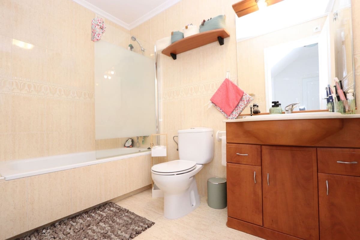 3 slaapkamer Halfvrijstaande villa te koop in Playa Flamenca met zwembad garage - € 310.000 (Ref: 9878250)