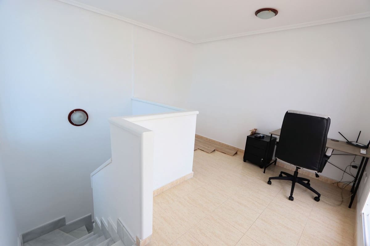 3 slaapkamer Halfvrijstaande villa te koop in Playa Flamenca met zwembad garage - € 310.000 (Ref: 9878250)