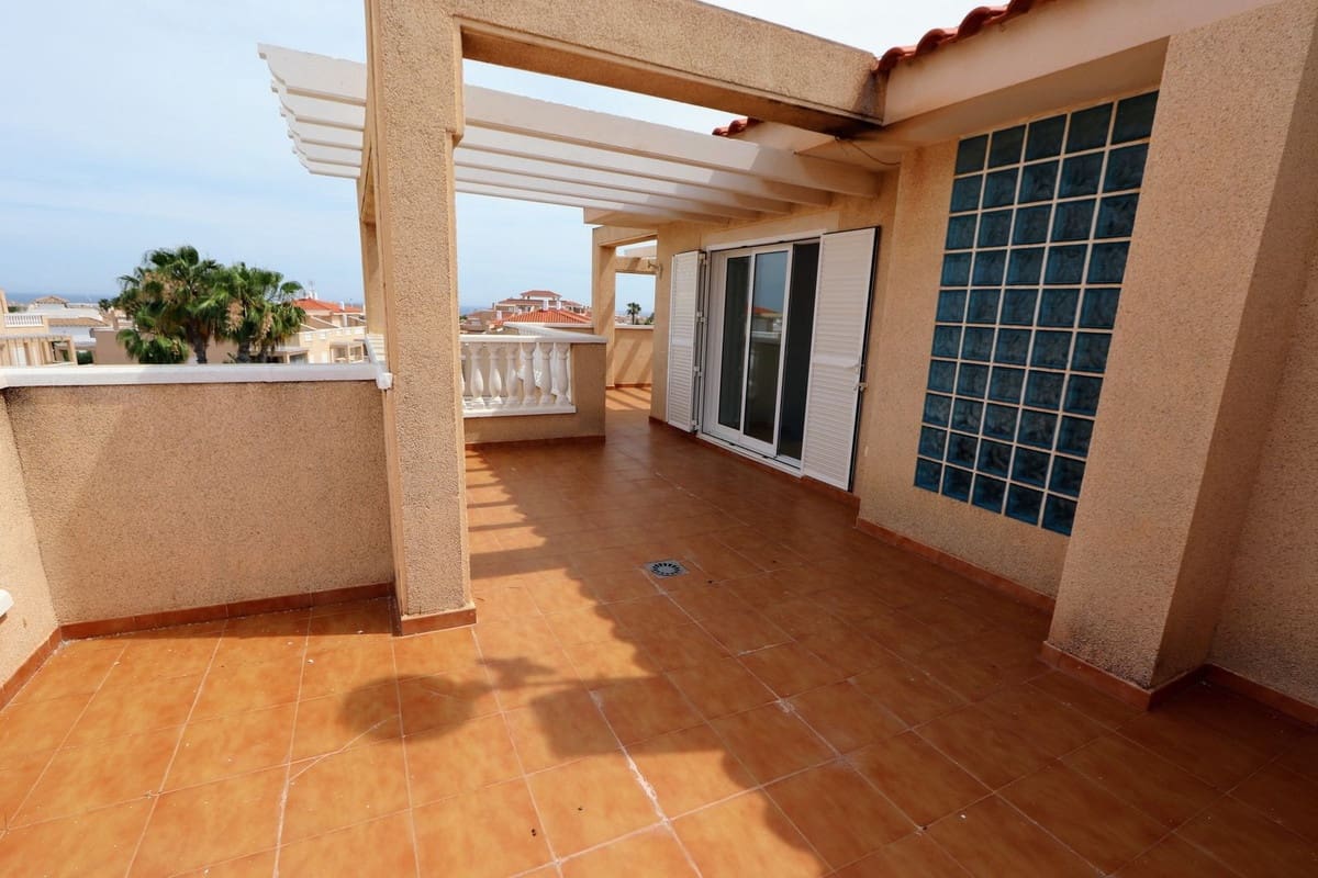 3 slaapkamer Halfvrijstaande villa te koop in Playa Flamenca met zwembad garage - € 310.000 (Ref: 9878250)