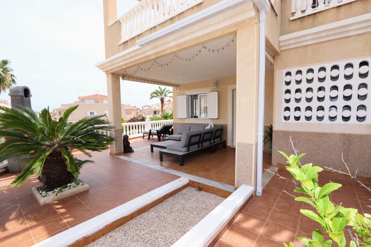 3 slaapkamer Halfvrijstaande villa te koop in Playa Flamenca met zwembad garage - € 310.000 (Ref: 9878250)
