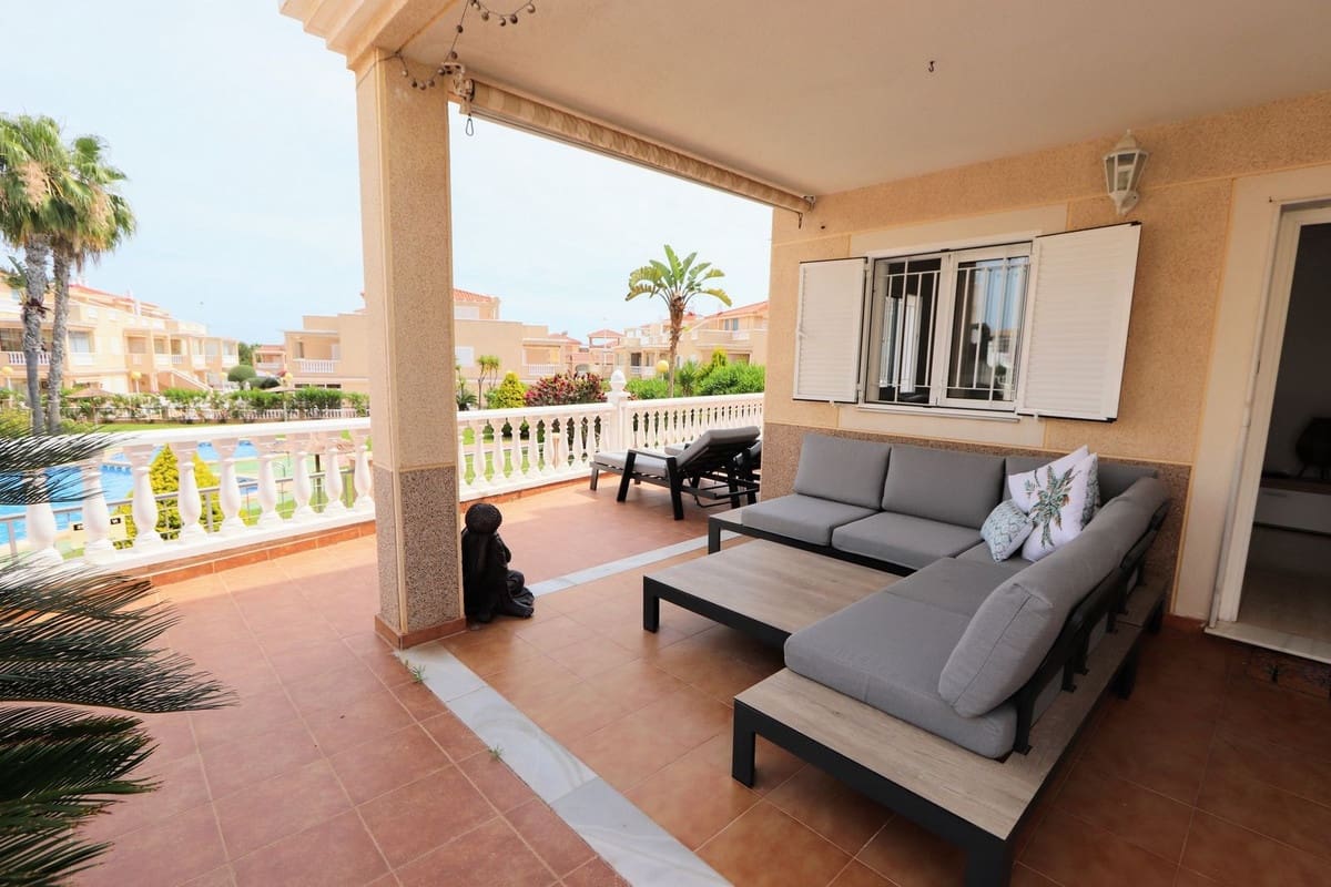 3 slaapkamer Halfvrijstaande villa te koop in Playa Flamenca met zwembad garage - € 310.000 (Ref: 9878250)