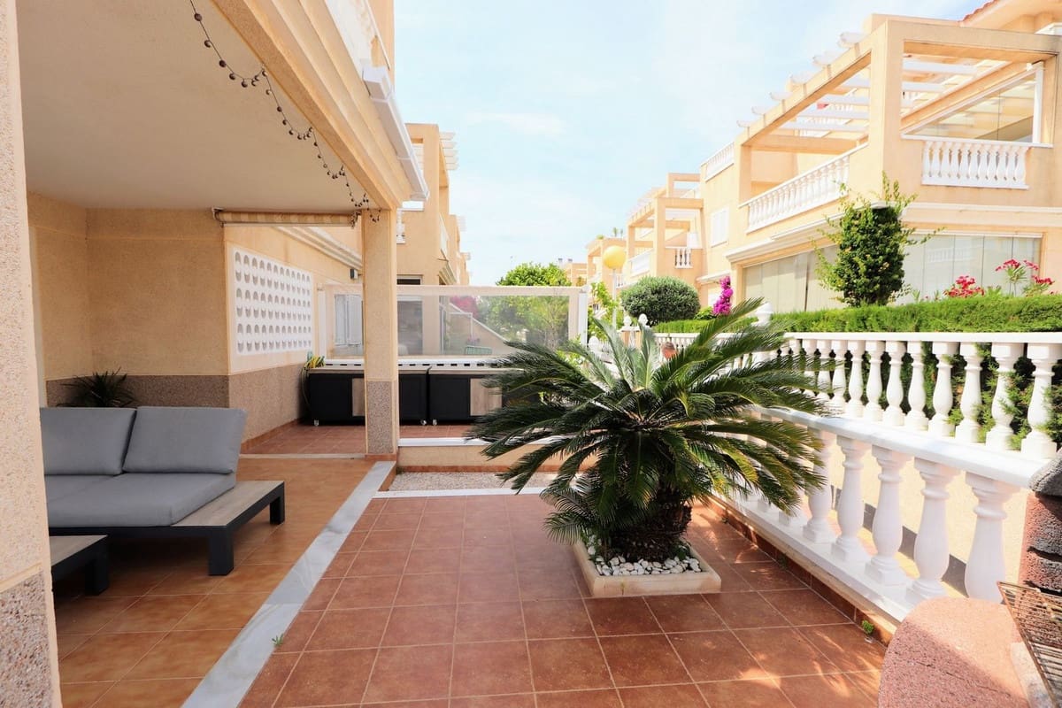 3 slaapkamer Halfvrijstaande villa te koop in Playa Flamenca met zwembad garage - € 310.000 (Ref: 9878250)