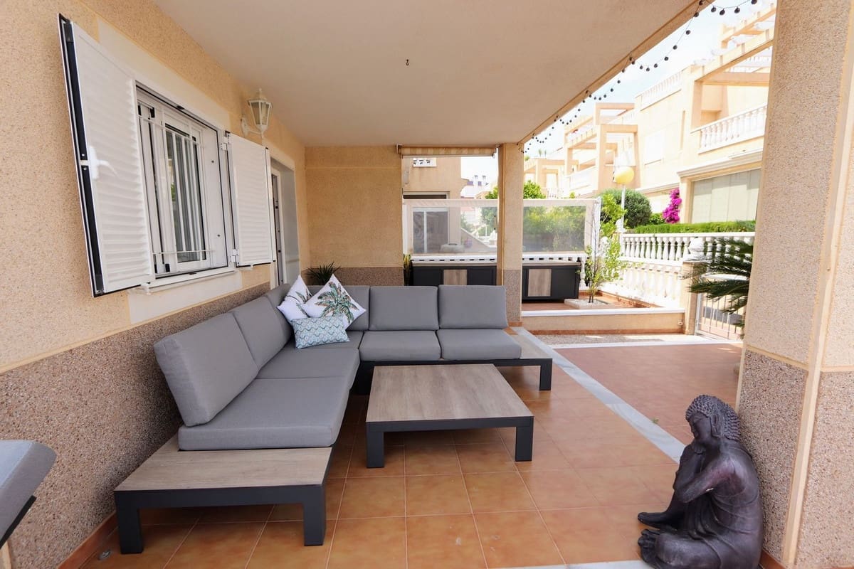 3 slaapkamer Halfvrijstaande villa te koop in Playa Flamenca met zwembad garage - € 310.000 (Ref: 9878250)