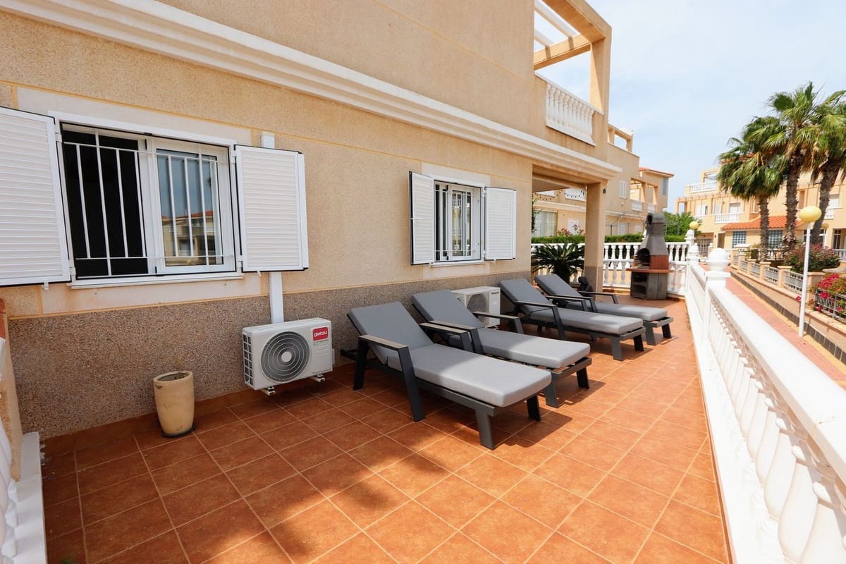 3 slaapkamer Halfvrijstaande villa te koop in Playa Flamenca met zwembad garage - € 310.000 (Ref: 9878250)