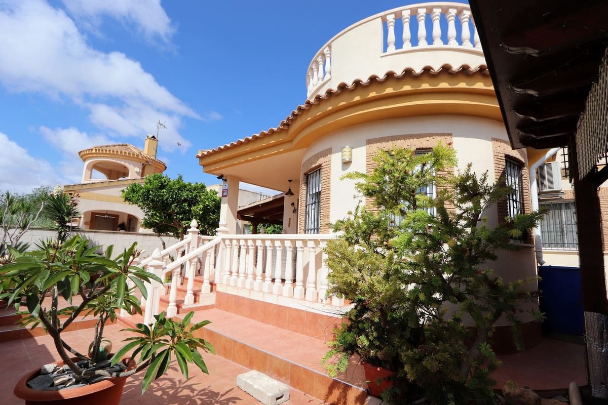 3 Zimmer Villa zu verkaufen in Sucina mit Garage - 275.000 € (Ref: 9878251)