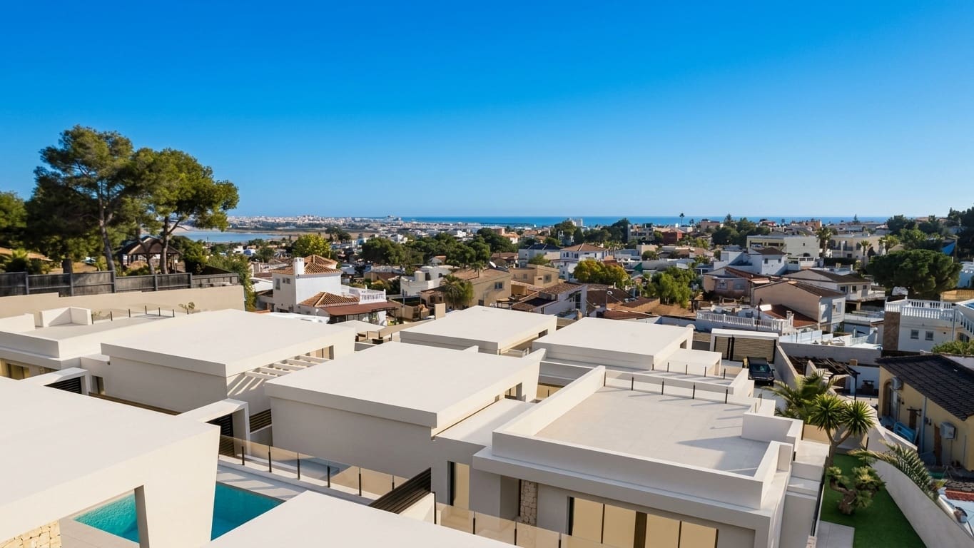 3 bedroom Bungalow for sale in Torrevieja with pool - € 725,000 (Ref: 9880761)