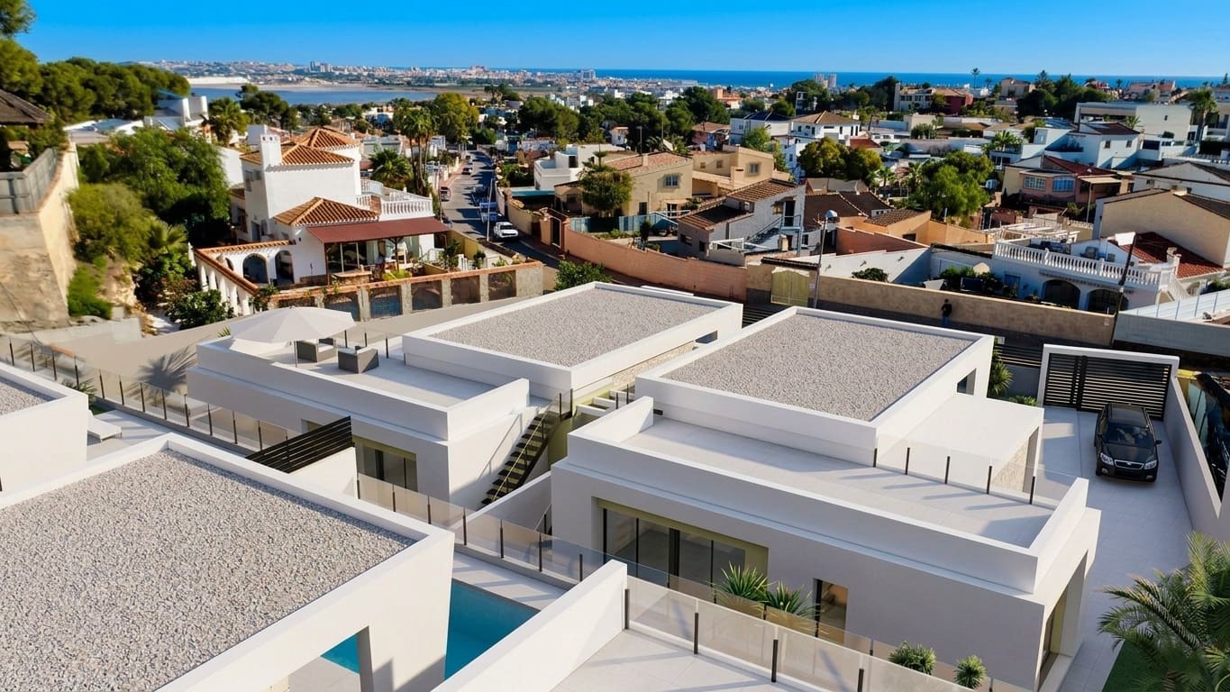 3 bedroom Bungalow for sale in Torrevieja with pool - € 725,000 (Ref: 9880761)