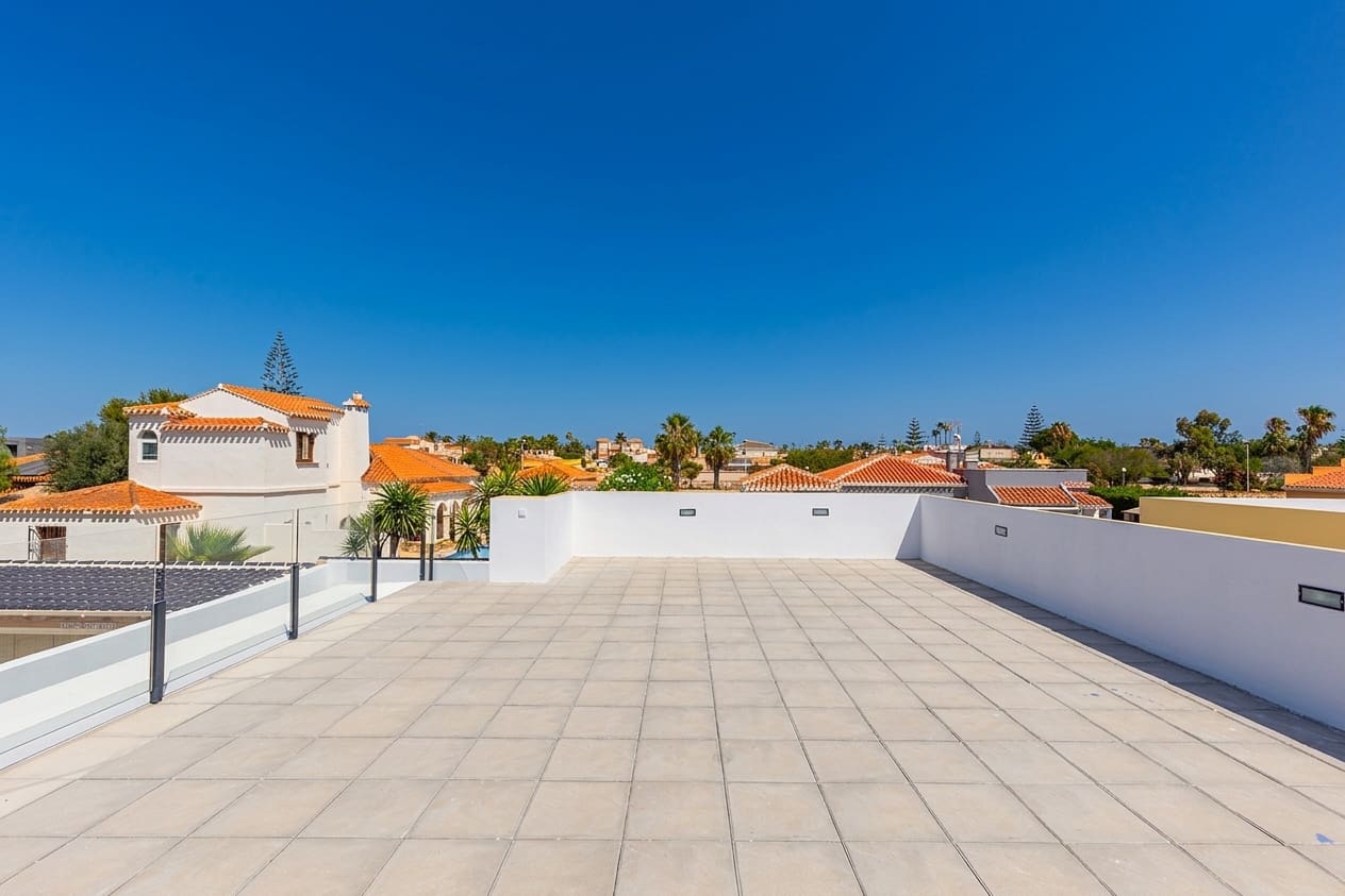 3 bedroom Bungalow for sale in Torrevieja with pool - € 725,000 (Ref: 9880761)