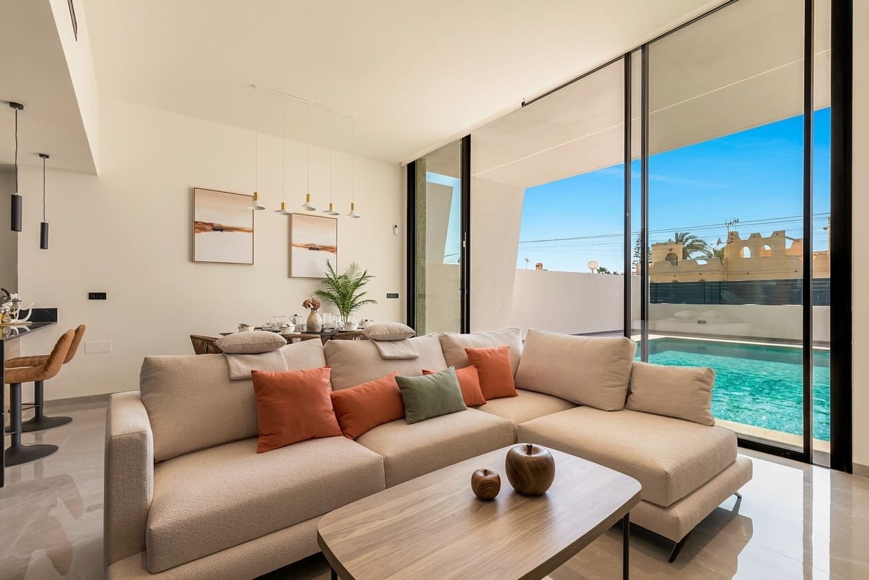 3 bedroom Bungalow for sale in Torrevieja with pool - € 725,000 (Ref: 9880761)
