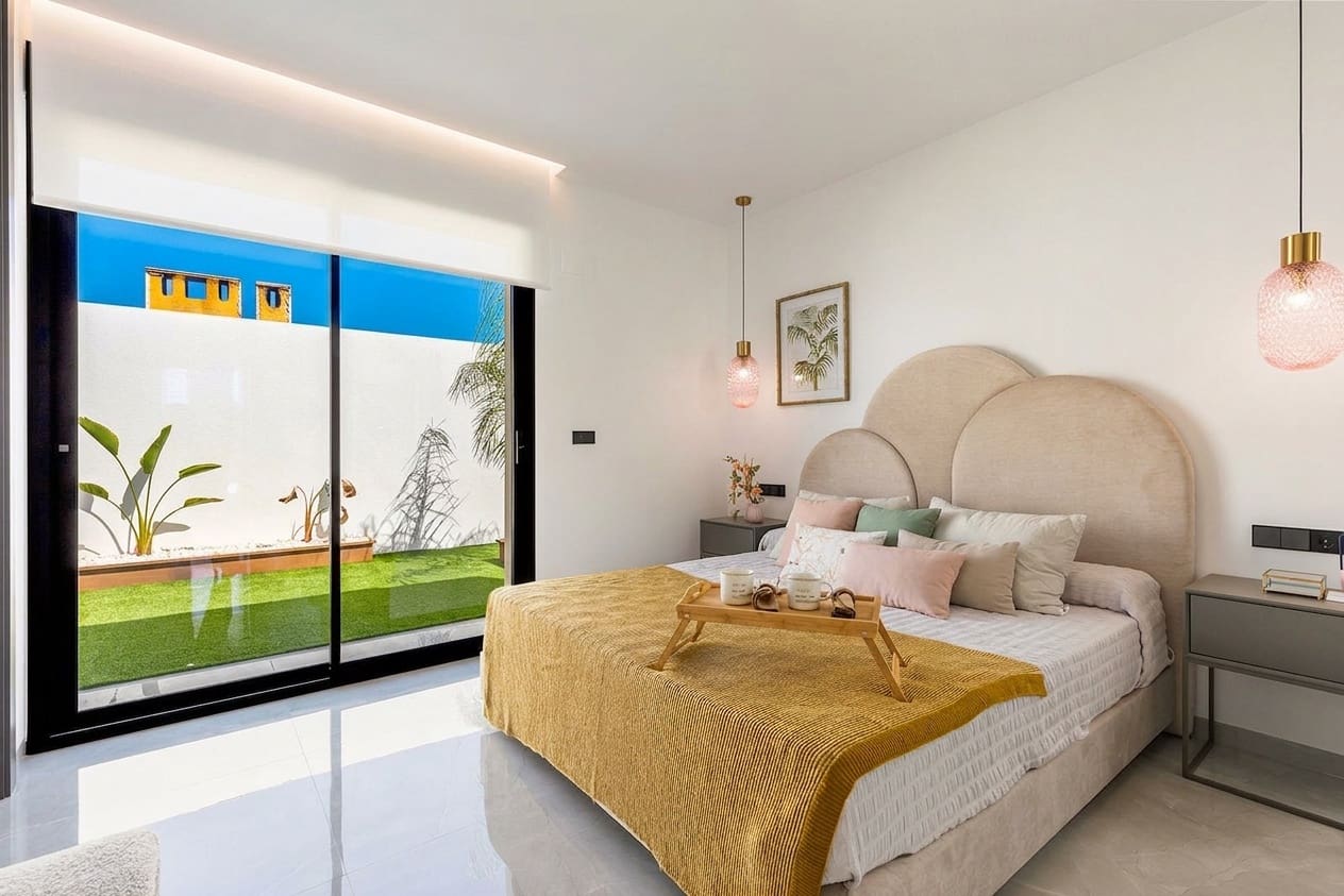 3 bedroom Bungalow for sale in Torrevieja with pool - € 725,000 (Ref: 9880761)