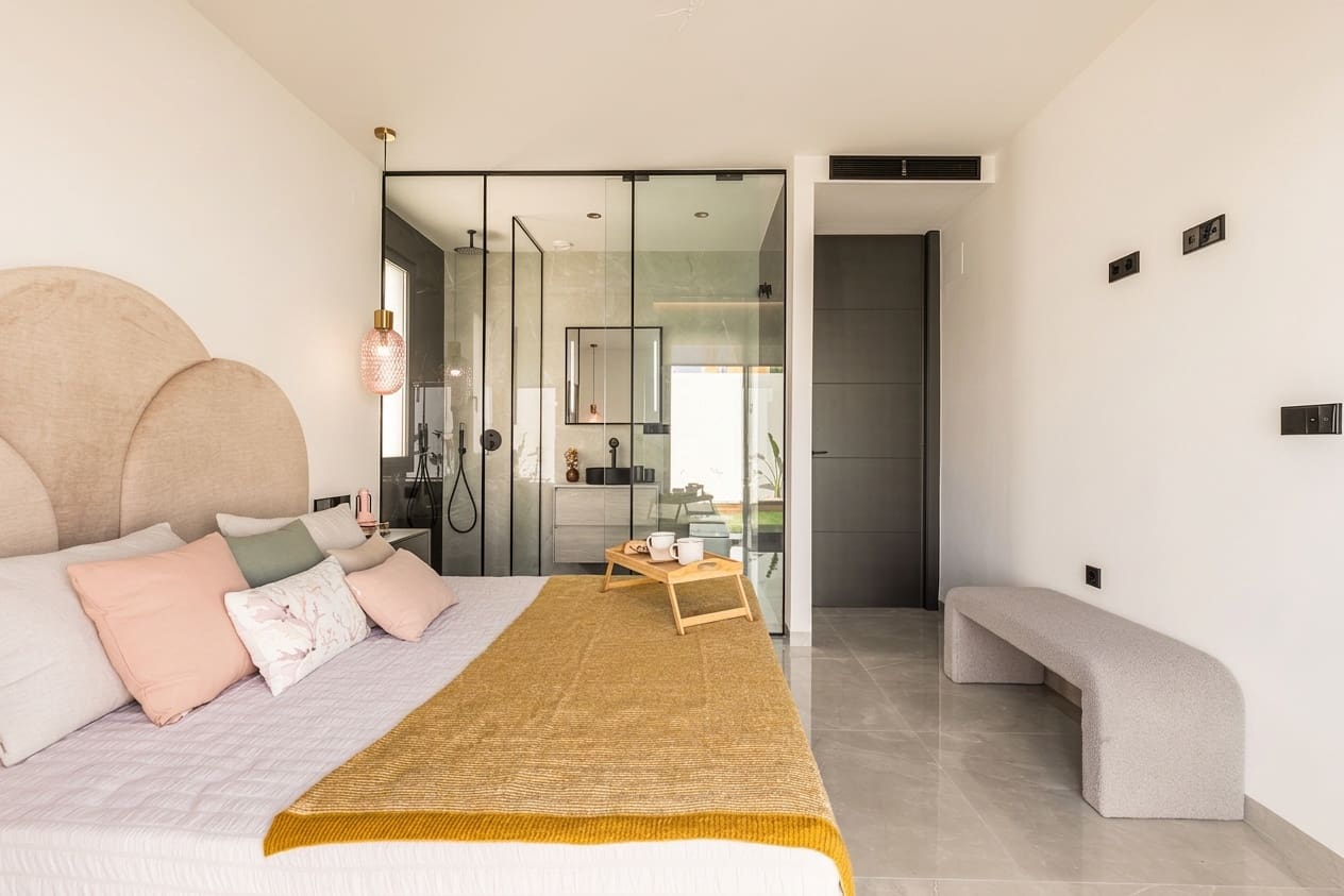 3 bedroom Bungalow for sale in Torrevieja with pool - € 725,000 (Ref: 9880761)