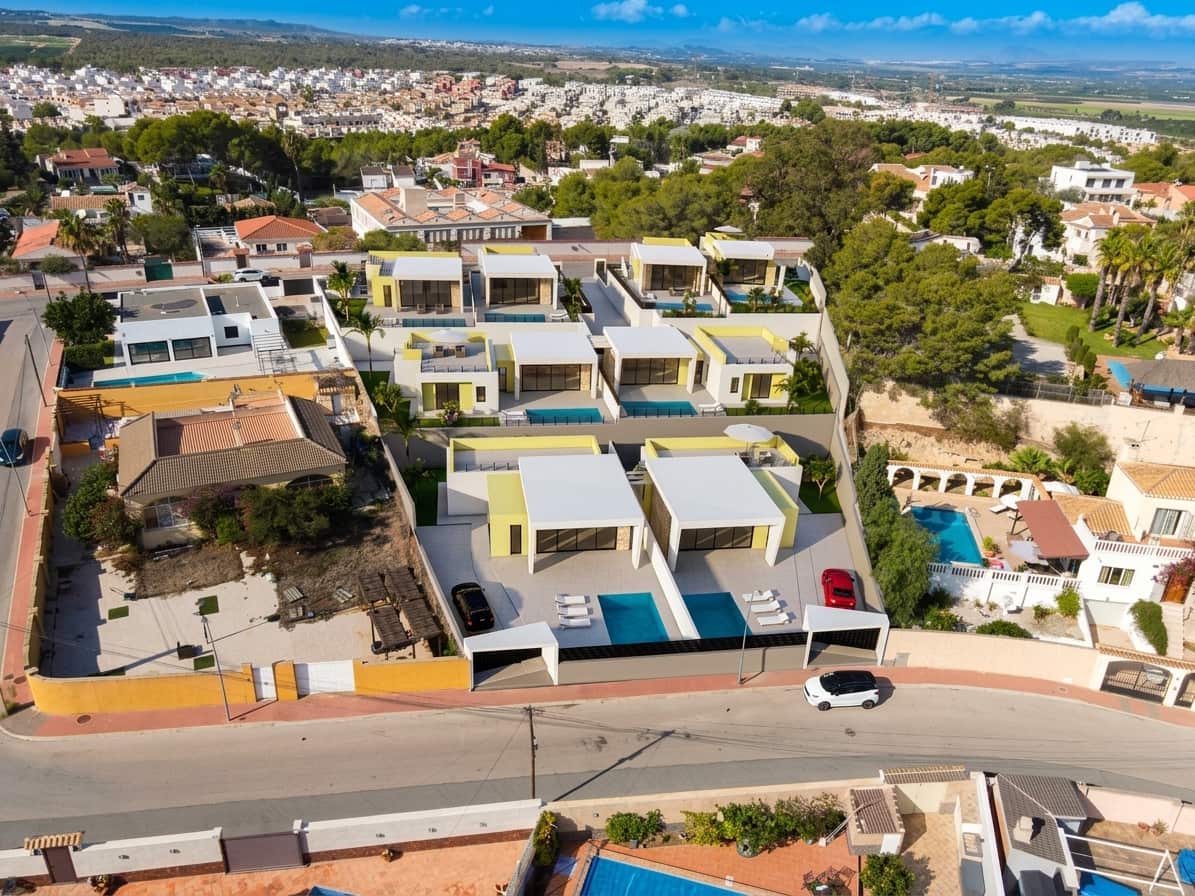 3 bedroom Bungalow for sale in Torrevieja with pool - € 725,000 (Ref: 9880761)
