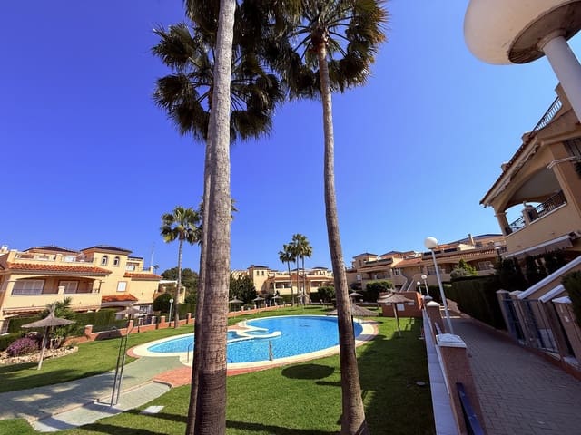 3 slaapkamer Huis te koop in Mil Palmeras, Pilar de la Horadada met garage - € 319.000 (Ref: 9880763)