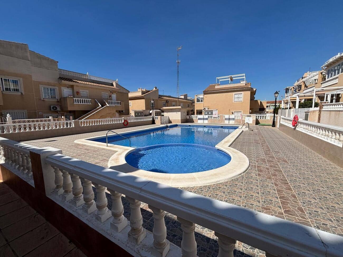 2 sovrum Lägenhet till salu i Torrevieja med pool - 169 900 € (Ref: 9880765)