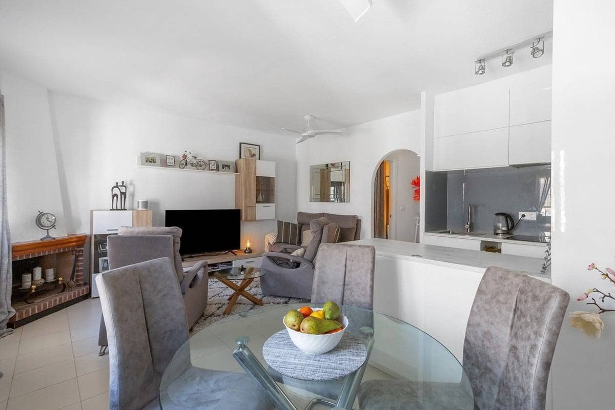 Chalet de 3 habitaciones en Torrevieja en venta con piscina - 269.000 € (Ref: 9880771)