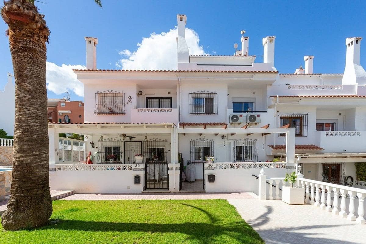 Chalet de 3 habitaciones en Torrevieja en venta con piscina - 269.000 € (Ref: 9880771)