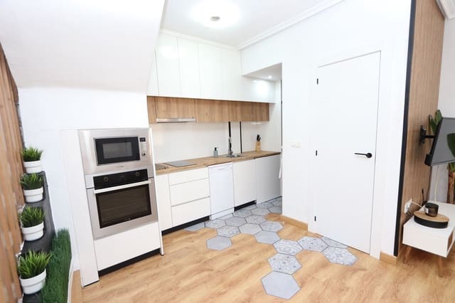 3 soverom Hus til salgs i Playa Flamenca, Orihuela med svømmebasseng garasje - € 285 000 (Ref: 9880775)