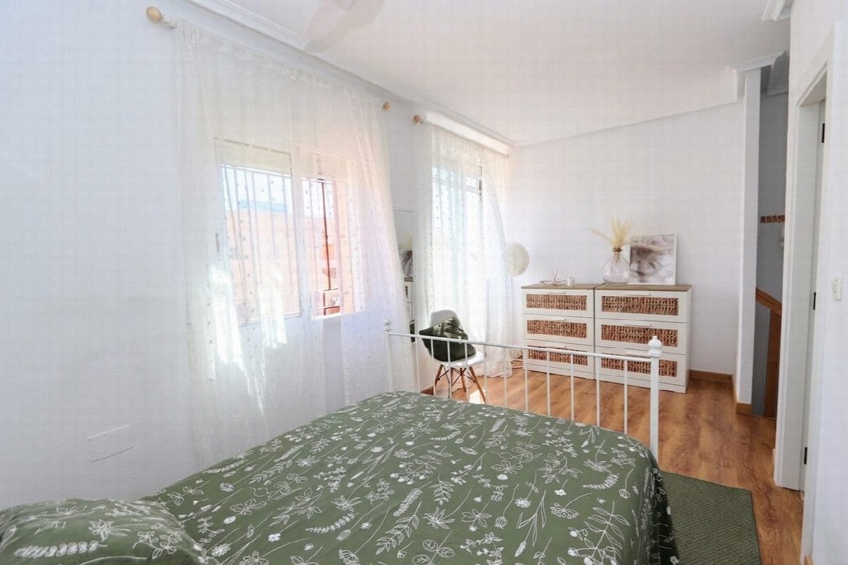 3 sypialnia Willa na sprzedaż w Orihuela z basenem garażem - 285 000 € (Ref: 9880775)