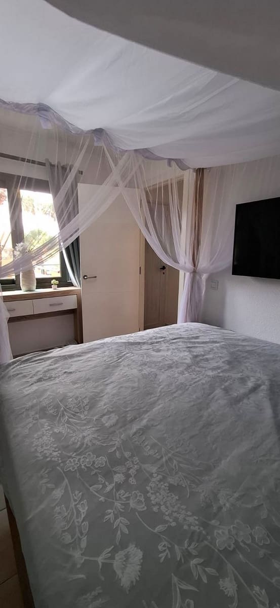 1 bedroom Apartment for sale in Corralejo with pool - € 219,000 (Ref: 9884440)