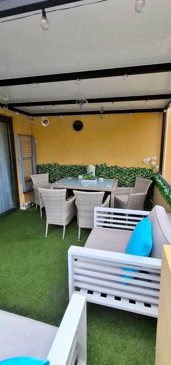 1 bedroom Apartment for sale in Corralejo with pool - € 219,000 (Ref: 9884440)