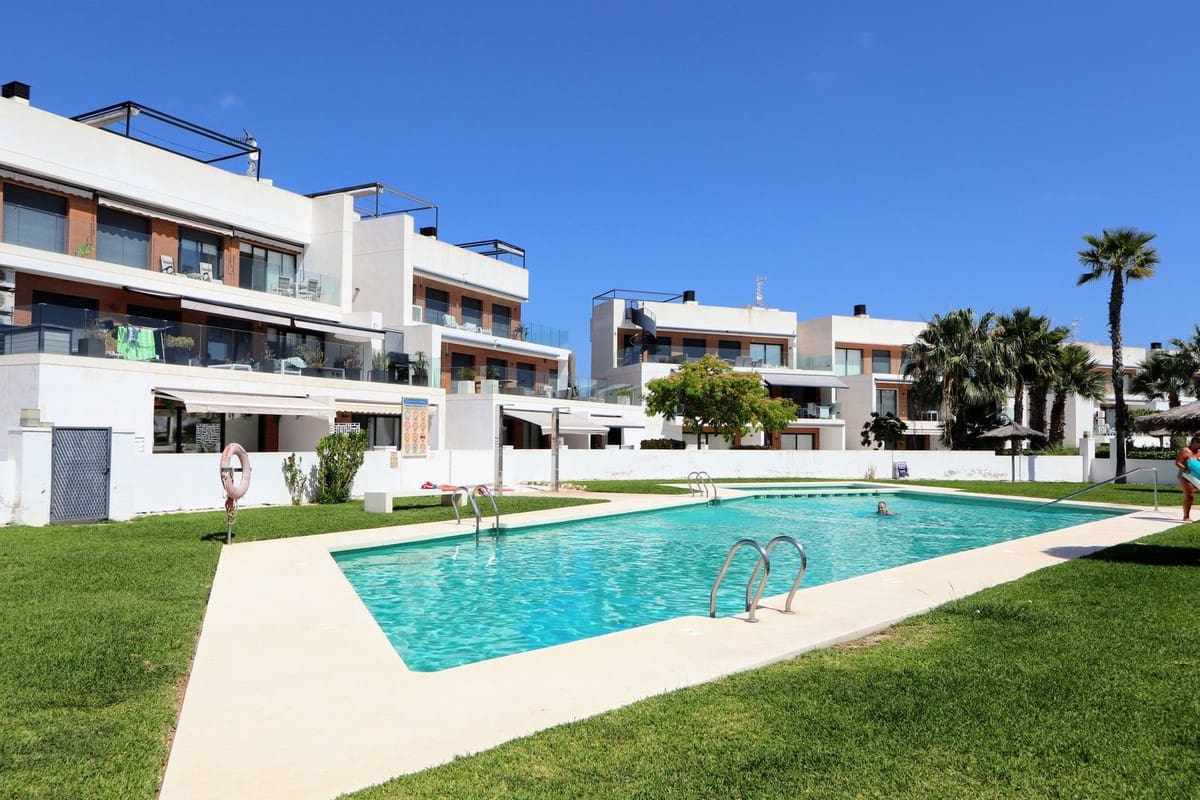 2 soverom Leilighet til salgs i Villamartin med svømmebasseng garasje - € 234 000 (Ref: 9884442)