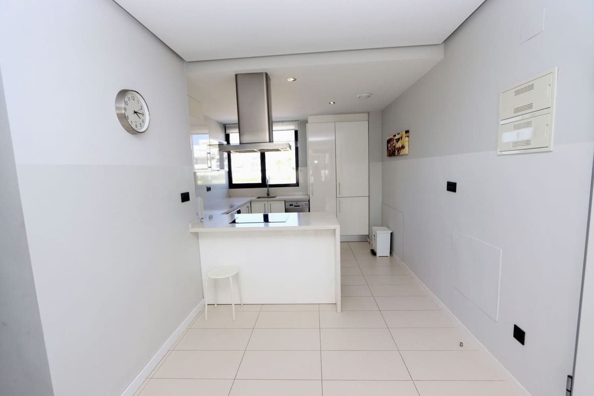 2 soverom Leilighet til salgs i Villamartin med svømmebasseng garasje - € 234 000 (Ref: 9884442)