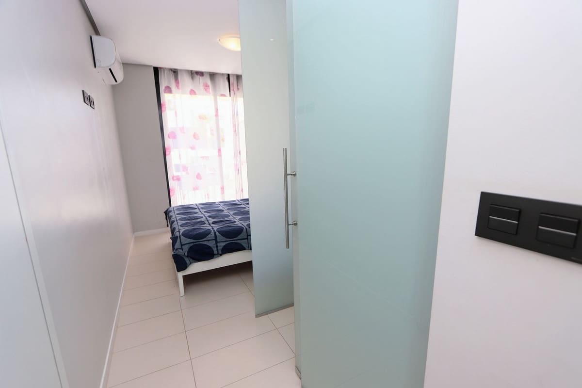 2 soverom Leilighet til salgs i Villamartin med svømmebasseng garasje - € 234 000 (Ref: 9884442)
