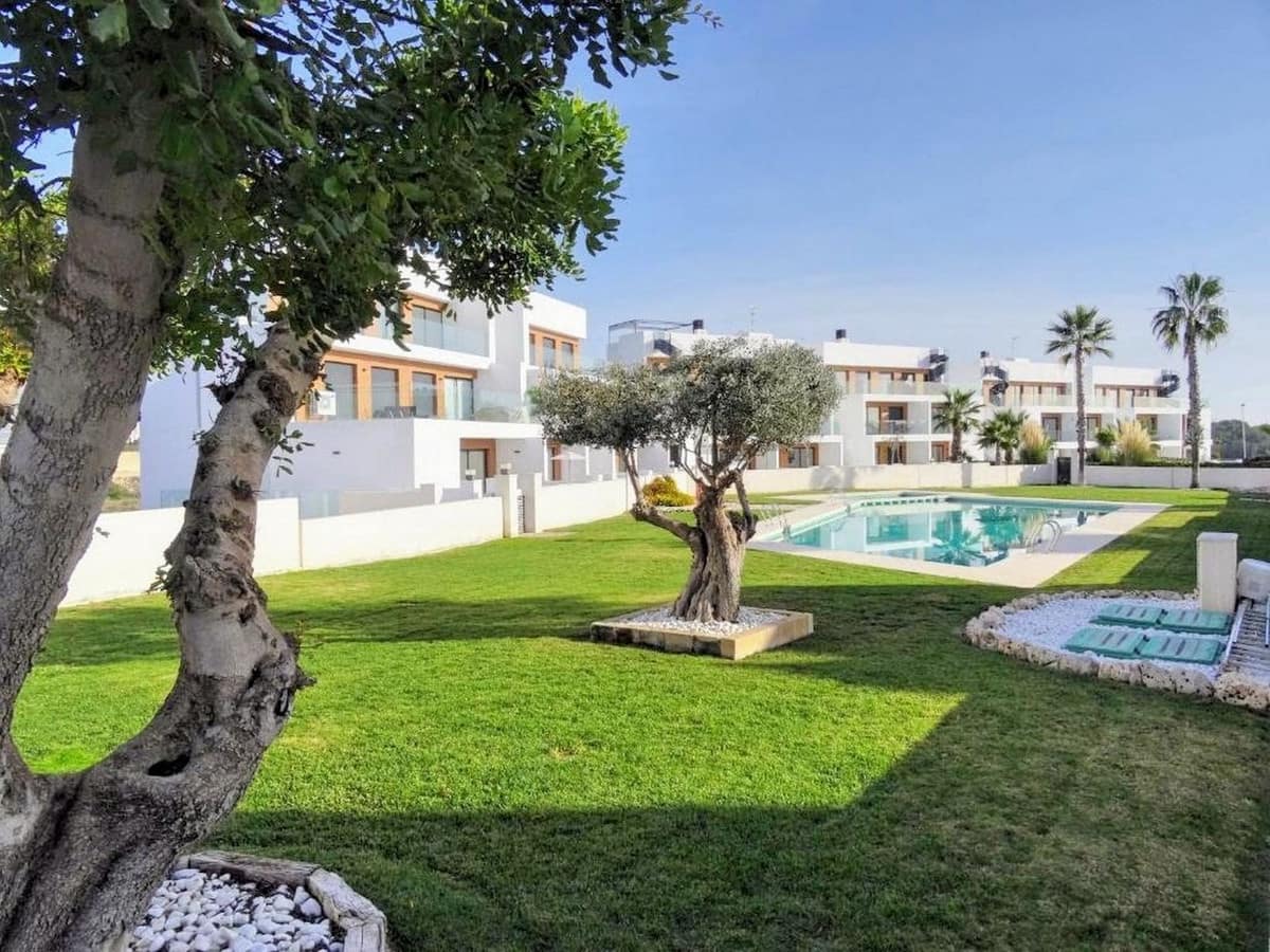 2 soverom Leilighet til salgs i Villamartin med svømmebasseng garasje - € 234 000 (Ref: 9884442)