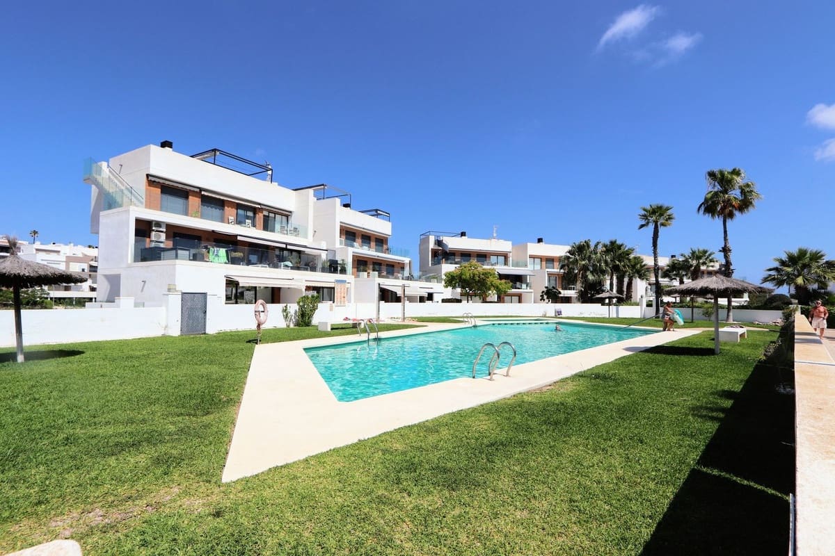 2 soverom Leilighet til salgs i Villamartin med svømmebasseng garasje - € 234 000 (Ref: 9884442)