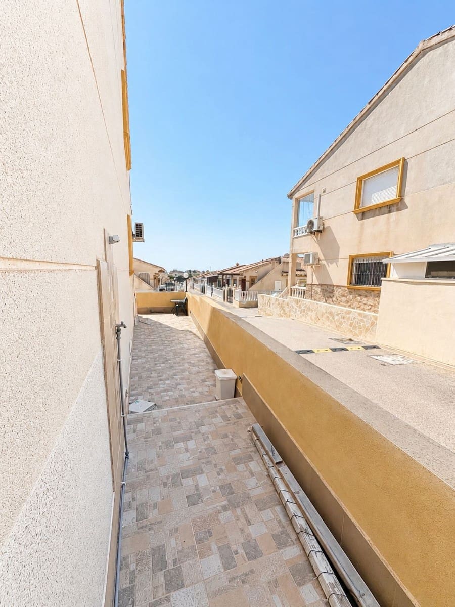 2 makuuhuone Huoneisto myytävänä paikassa Cabo Roig mukana uima-altaan - 164 995 € (Ref: 9884444)