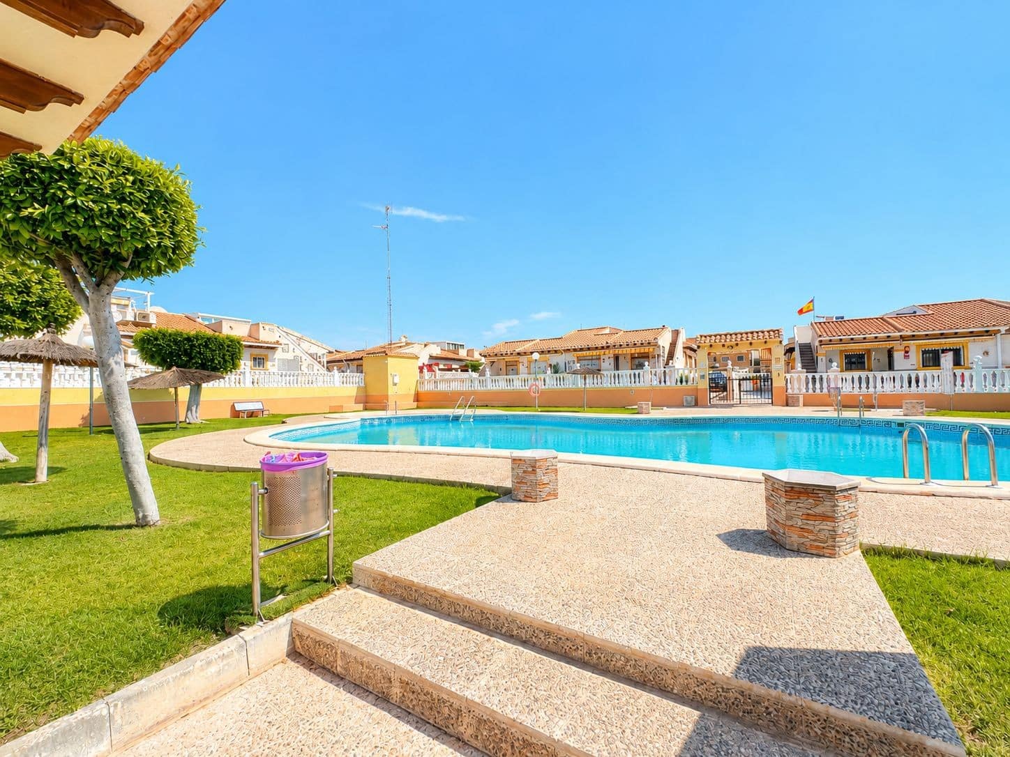 2 makuuhuone Huoneisto myytävänä paikassa Cabo Roig mukana uima-altaan - 164 995 € (Ref: 9884444)