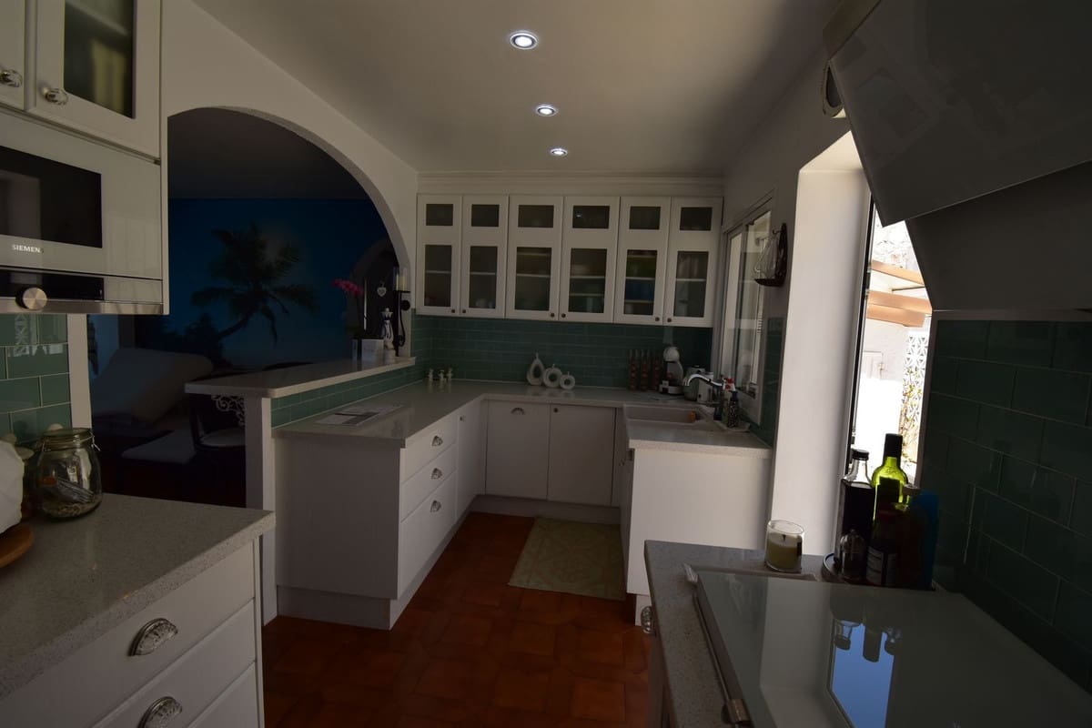 4 bedroom Villa for sale in Benalmadena with pool garage - € 1,100,000 (Ref: 9884448)